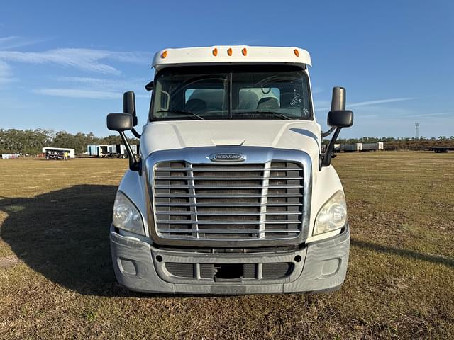 Image of Freightliner Cascadia equipment image 1