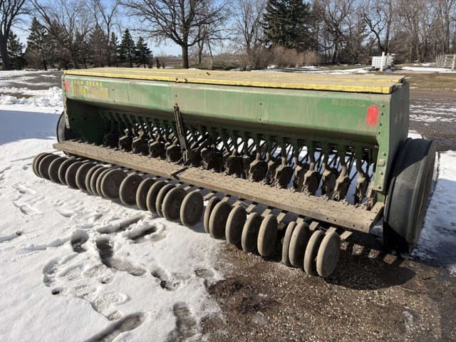 Image of John Deere 8300 equipment image 4