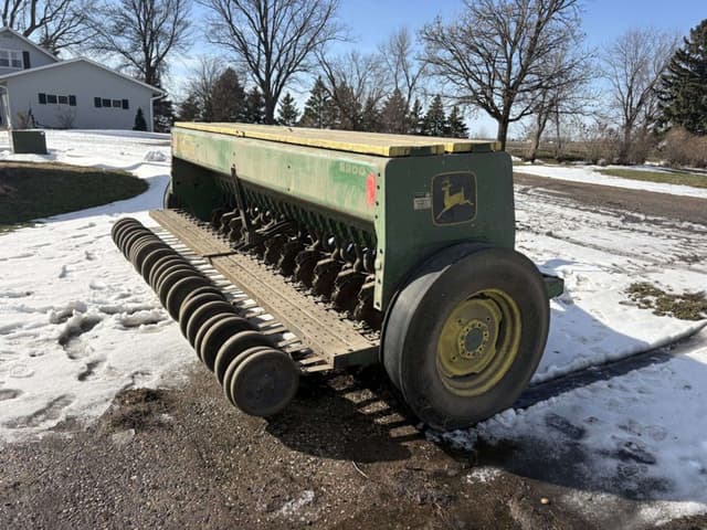 Image of John Deere 8300 equipment image 3