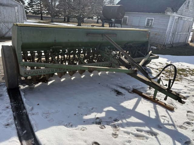 Image of John Deere 8300 equipment image 1