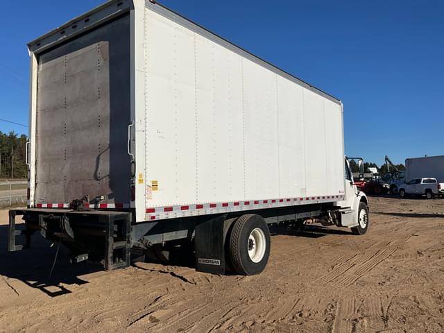 Image of Freightliner M2 equipment image 4