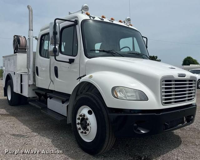Image of Freightliner Business Class M2 equipment image 2