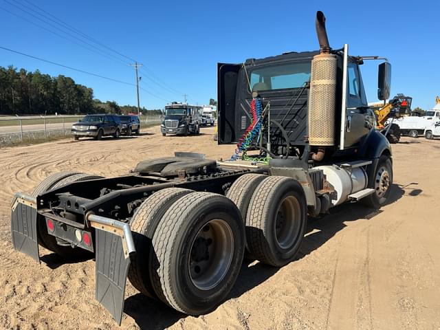 Image of International LF687 equipment image 4