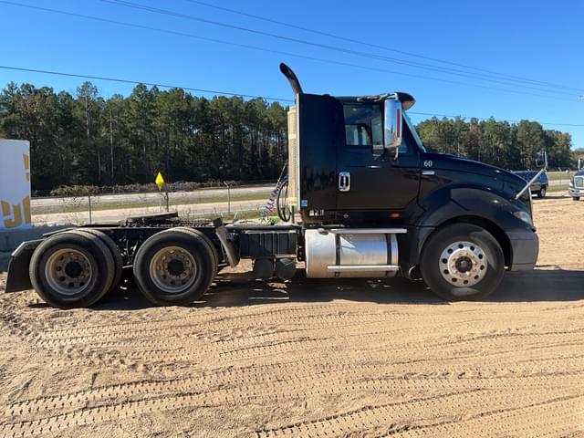 Image of International LF687 equipment image 3