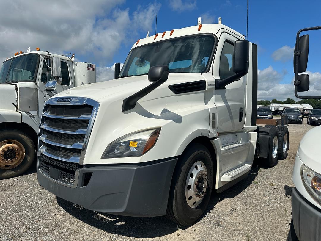 Image of Freightliner Cascadia Primary image