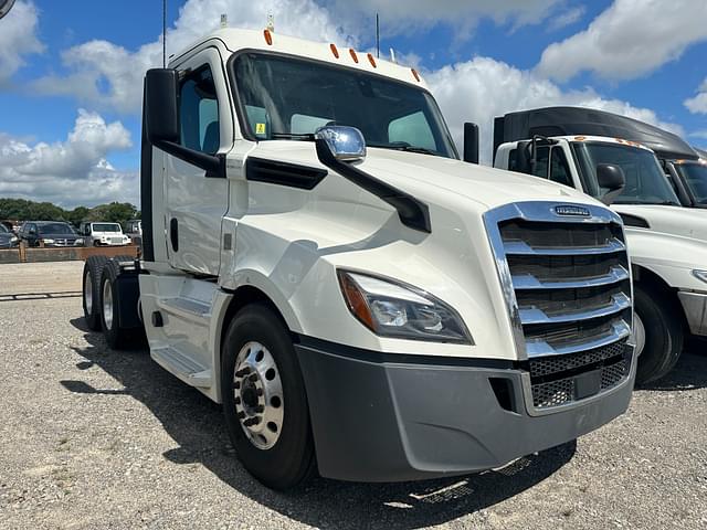 Image of Freightliner Cascadia equipment image 1