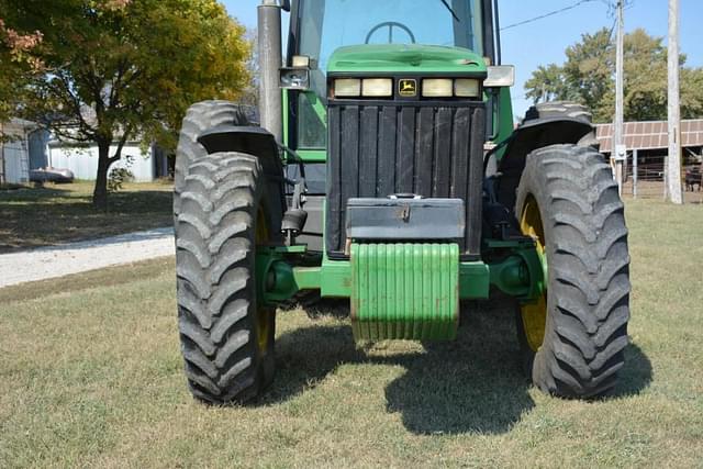 Image of John Deere 8300 equipment image 2