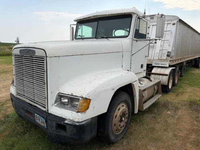 Image of Freightliner Columbia equipment image 1