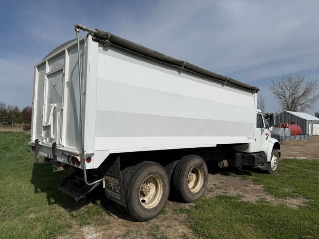Image of International 4900 equipment image 3