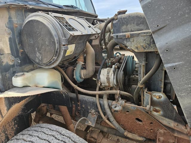 Image of International 4700 equipment image 4