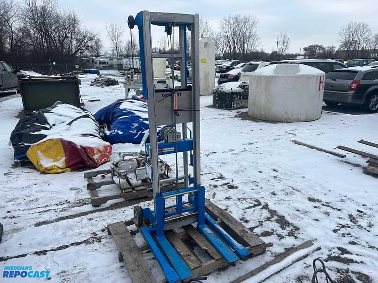 Genie GL-10 Equipment Image0