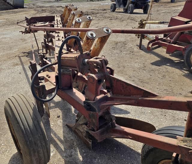Image of International Harvester 720 equipment image 4