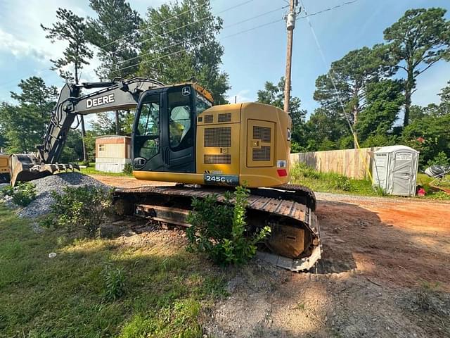 Image of John Deere 245G LC equipment image 3