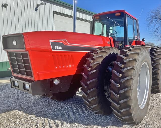 Image of International Harvester 6588 equipment image 1