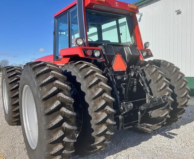 Image of International Harvester 6588 equipment image 3