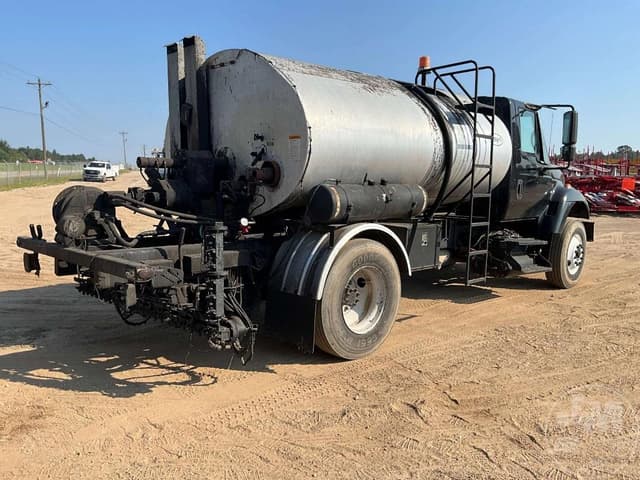 Image of International 7300 equipment image 4