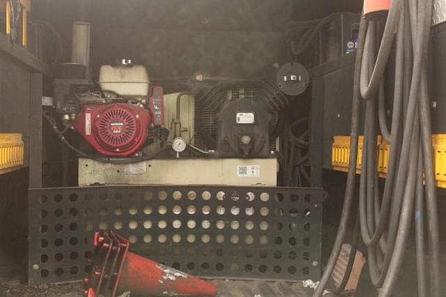 Image of Ford F-350 equipment image 4