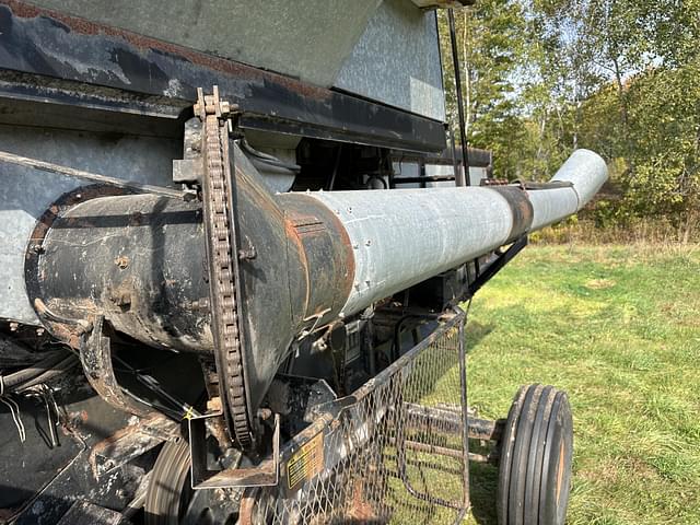 Image of Gleaner M3 equipment image 2