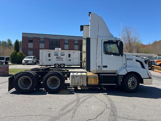 Image of Volvo VNL equipment image 3