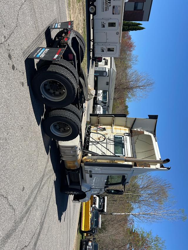 Image of Volvo VNL equipment image 4