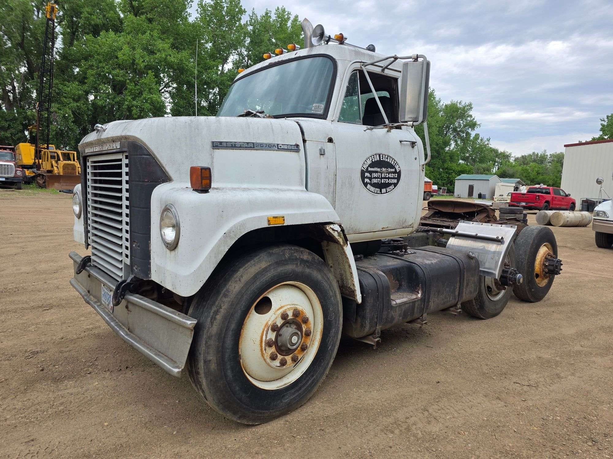 1975 International Fleetstar 2070A Equipment Image0