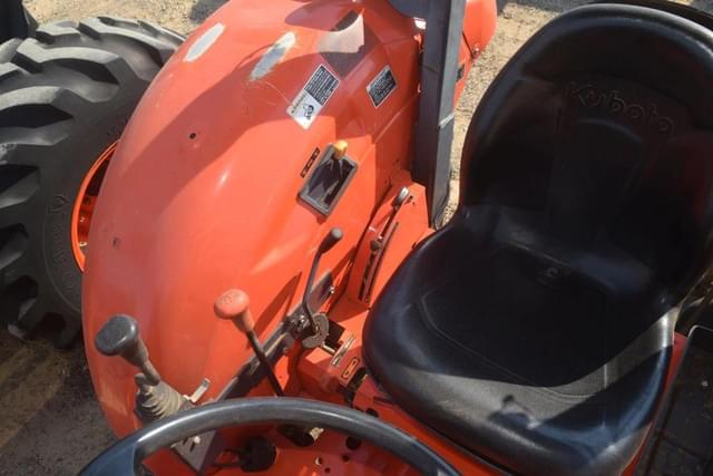 Image of Kubota M5660SU equipment image 4