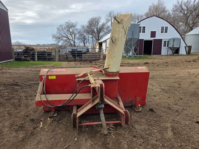 Image of Buhler Farm King 960 equipment image 1