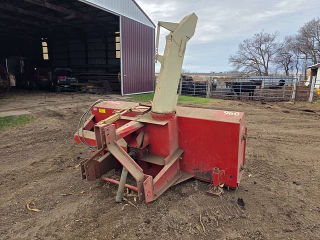 Image of Buhler Farm King 960 equipment image 2
