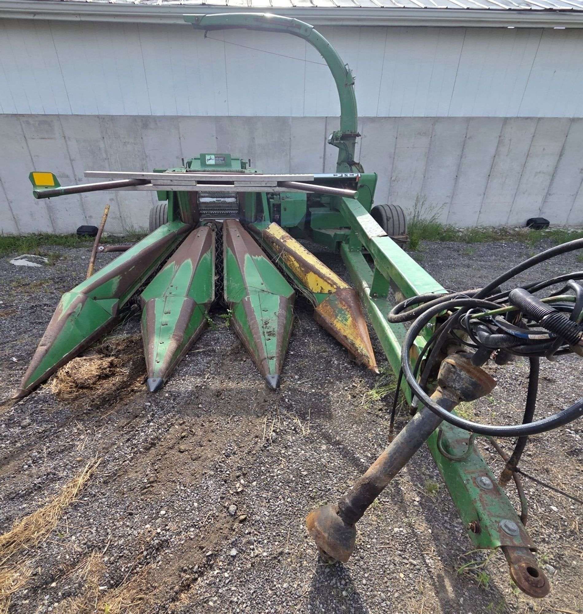 John Deere 3950 Equipment Image0