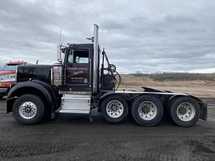 Main image Kenworth W900B 3