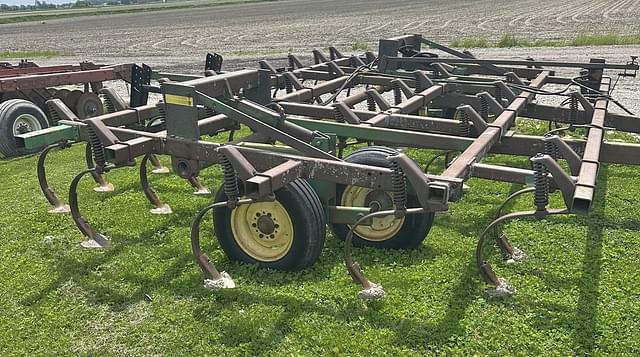 Image of John Deere 960 equipment image 1