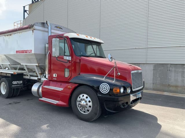 Image of Freightliner Century Class S/T equipment image 3
