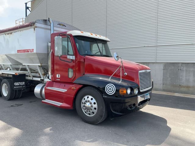 Image of Freightliner Century Class S/T equipment image 4
