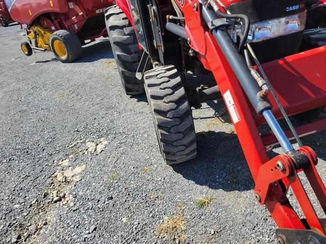 Image of Case IH Farmall 45B equipment image 4