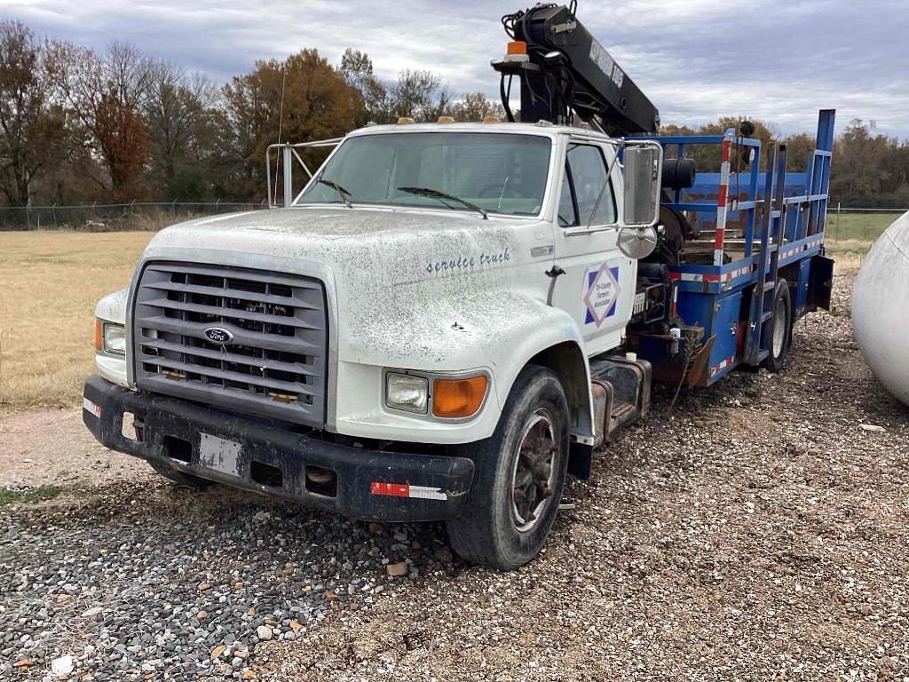 Image of Ford F-800 Primary image