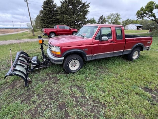 1992 Ford F-150 Equipment Image0