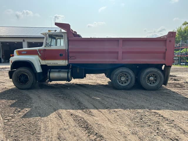 Image of Ford L8000 equipment image 2