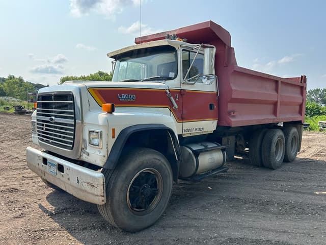 Image of Ford L8000 equipment image 1
