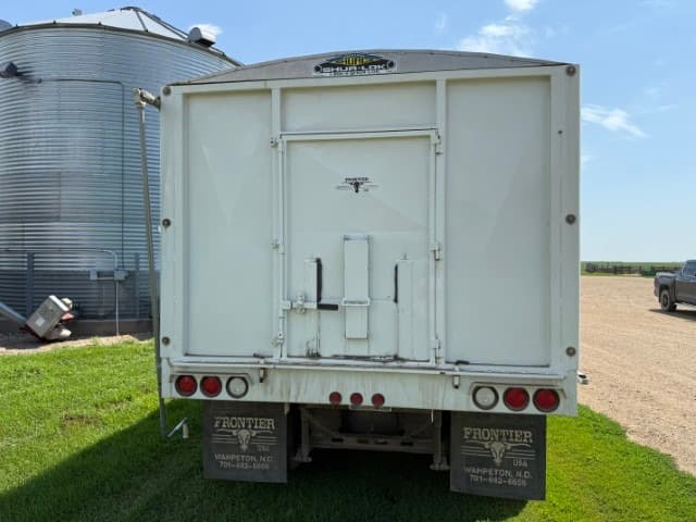 Image of International 8200 equipment image 4
