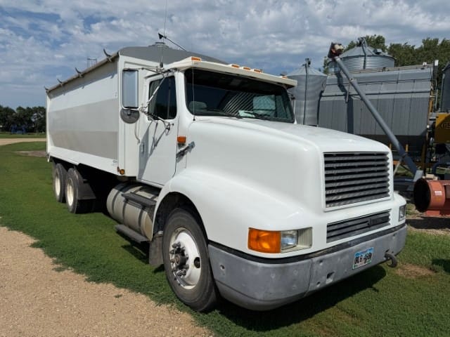 1992 International 8200 Equipment Image0