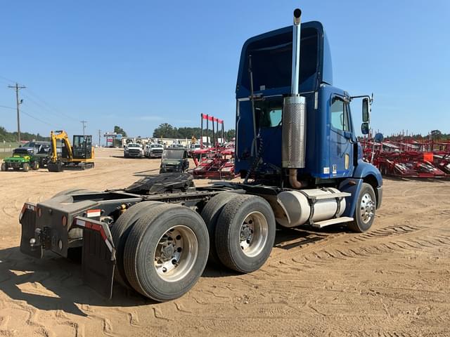 Image of Freightliner Columbia equipment image 4