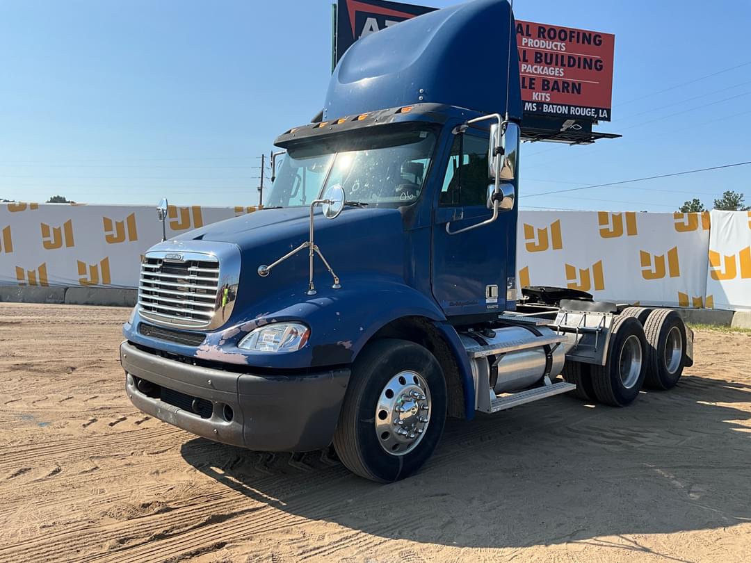 Image of Freightliner Columbia Primary image