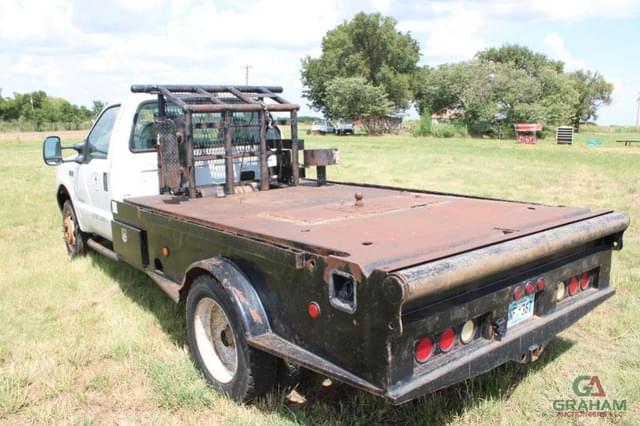 Image of Ford F-550 equipment image 2