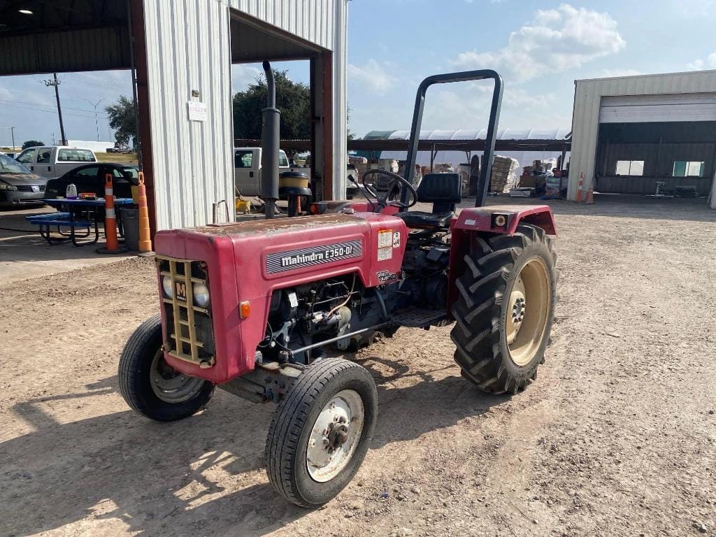 Main image Mahindra E350-DI