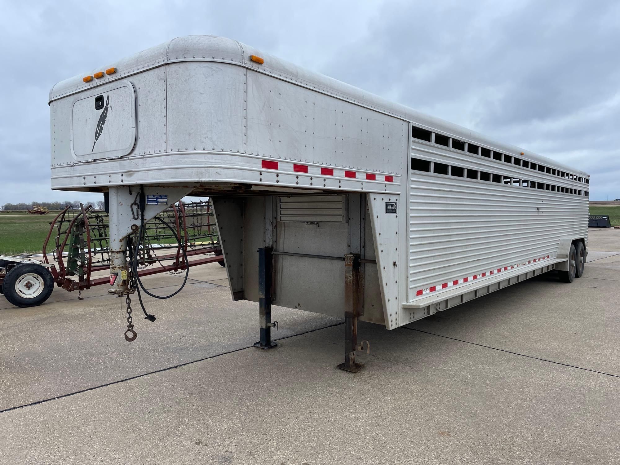 Main image Featherlite Undetermined