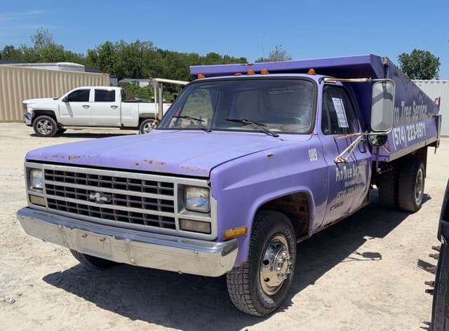 Image of Chevrolet 3500 equipment image 1