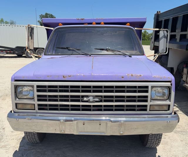 Image of Chevrolet 3500 equipment image 2