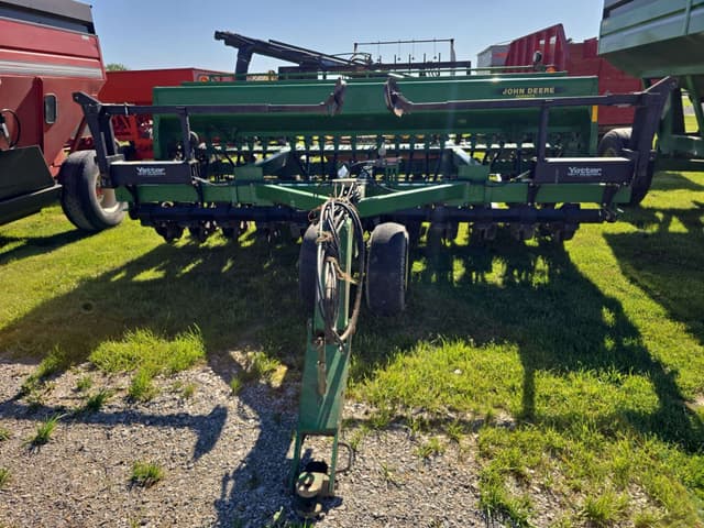 Image of John Deere 750 equipment image 1