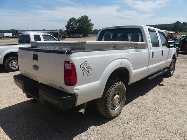 Image of Ford F-350 equipment image 2