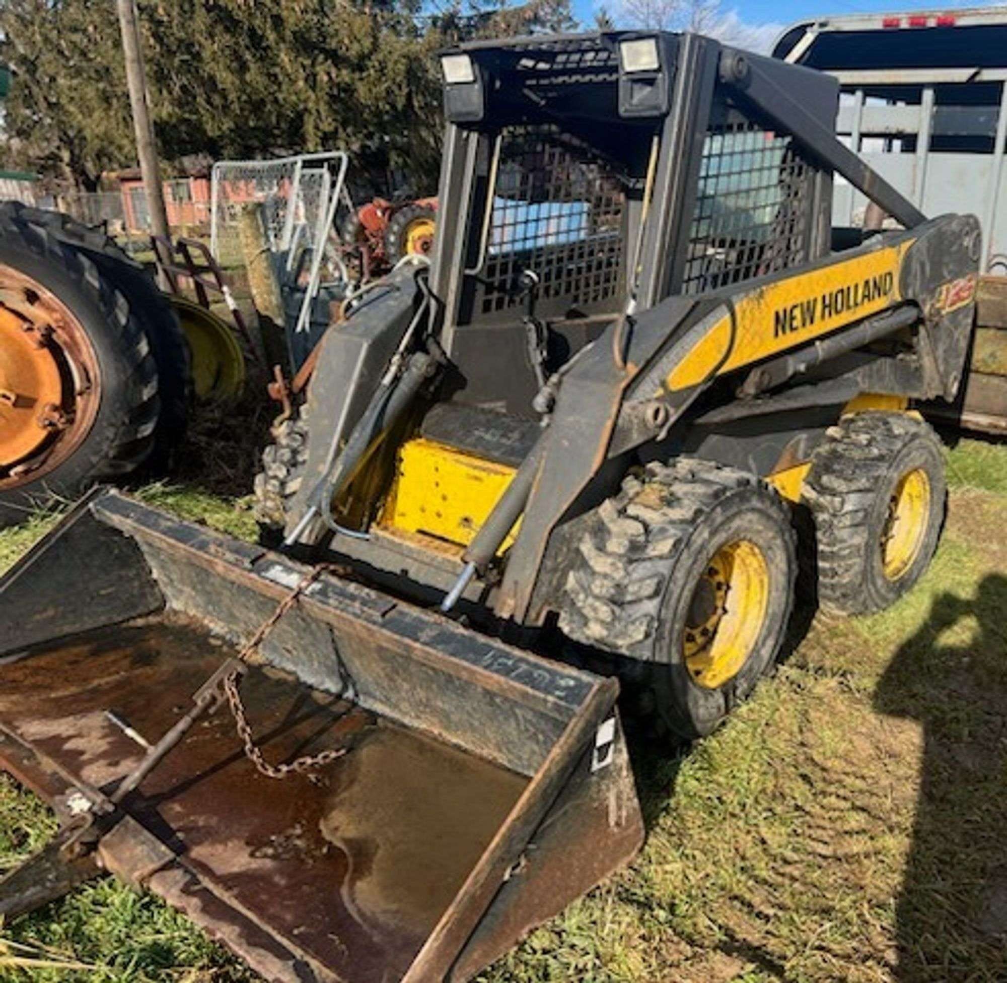 2008 New Holland L185 Equipment Image0